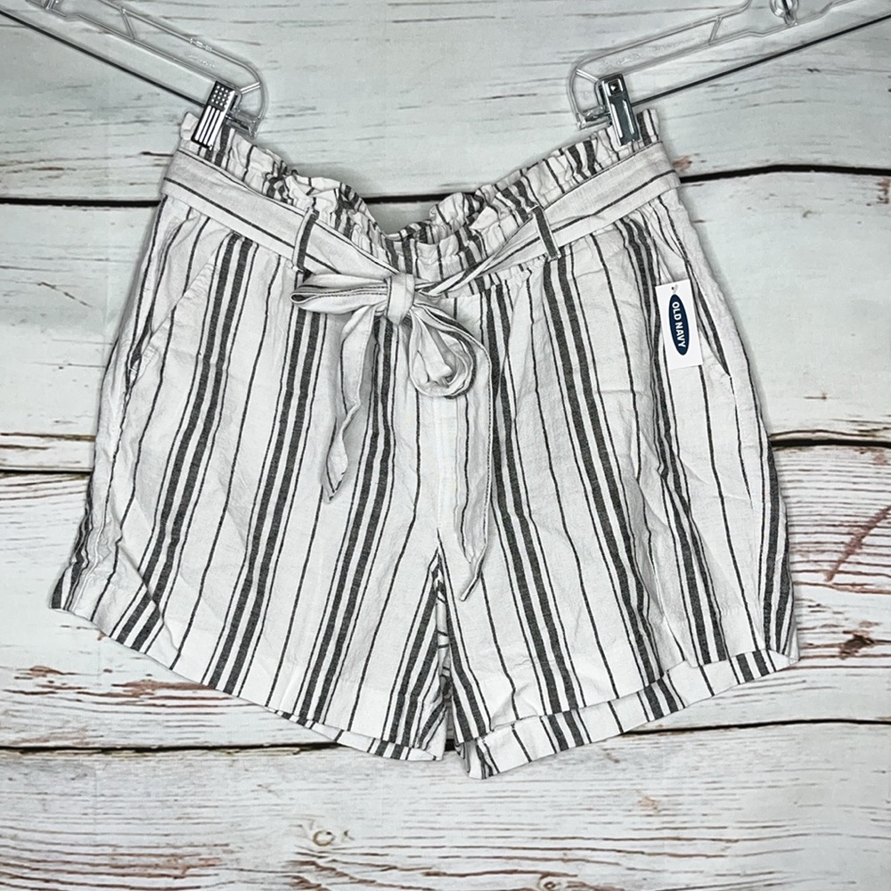 Old Navy NWT 12 Black & White Stripe High Rise Paperbag Waist Shorts w/ Tie Belt